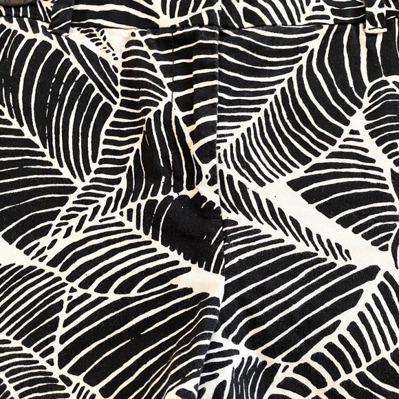 Ann Taylor Loft 100% Cotton Shorts Black White Floral Leaf Print Tropical SZ 14 - Picture 2 of 10